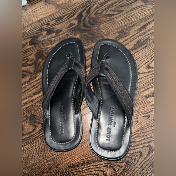 Louis Vuitton men’s leather flip flops - Picture 10 of 10
